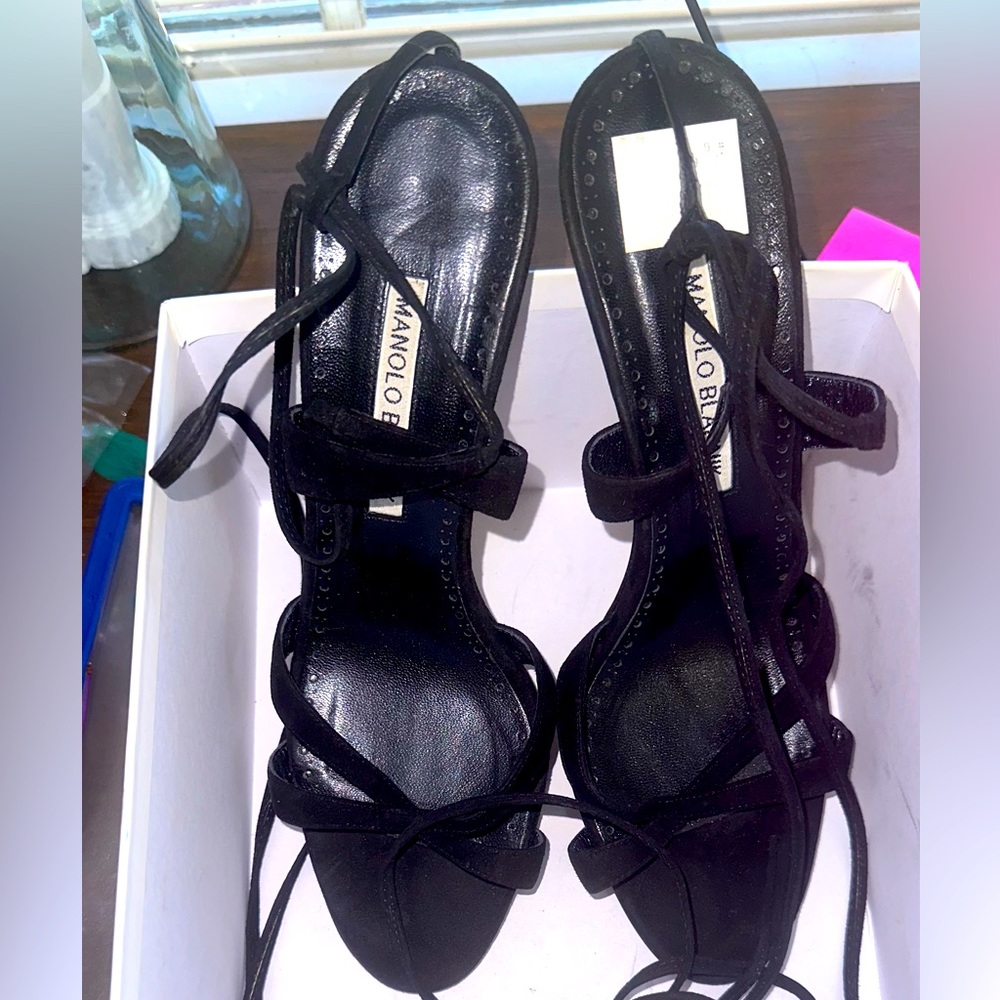 Women’s Manolo Blahnik Black Suede Lace up heels stiletto shoes barely worn 8.5